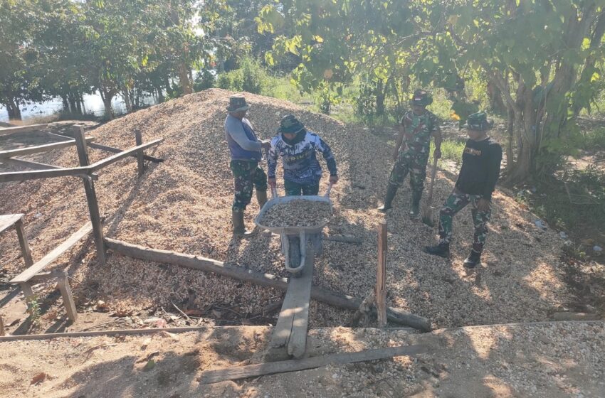  Gunakan Arco, Satgas TMMD Ke-124 Kodim 1012/Buntok Semangat Angkut Material