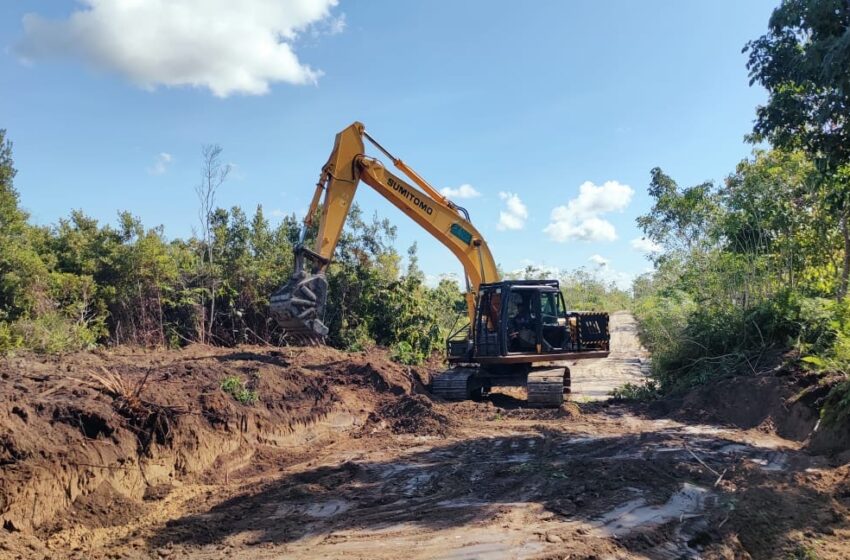  Satgas TMMD Ke-124 Optimalkan Pengerjaan Jalan dengan Alat Berat