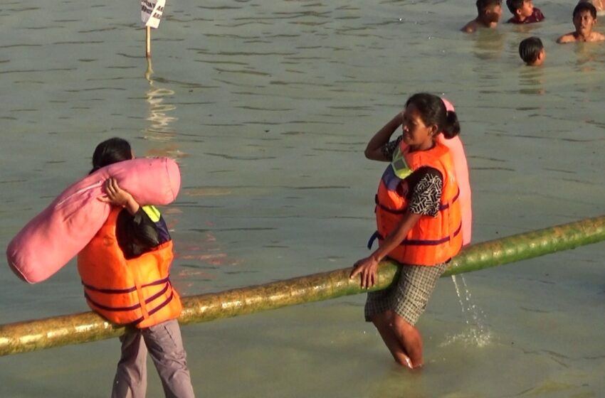  Bupati Sukamara Saksikan Lomba Agustusan di Pudu Fest