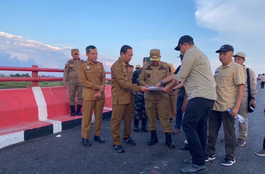 Bupati Ketapang, Kalimantan Barat Kunjungi Jembatan Jelai, Ini Janjinya